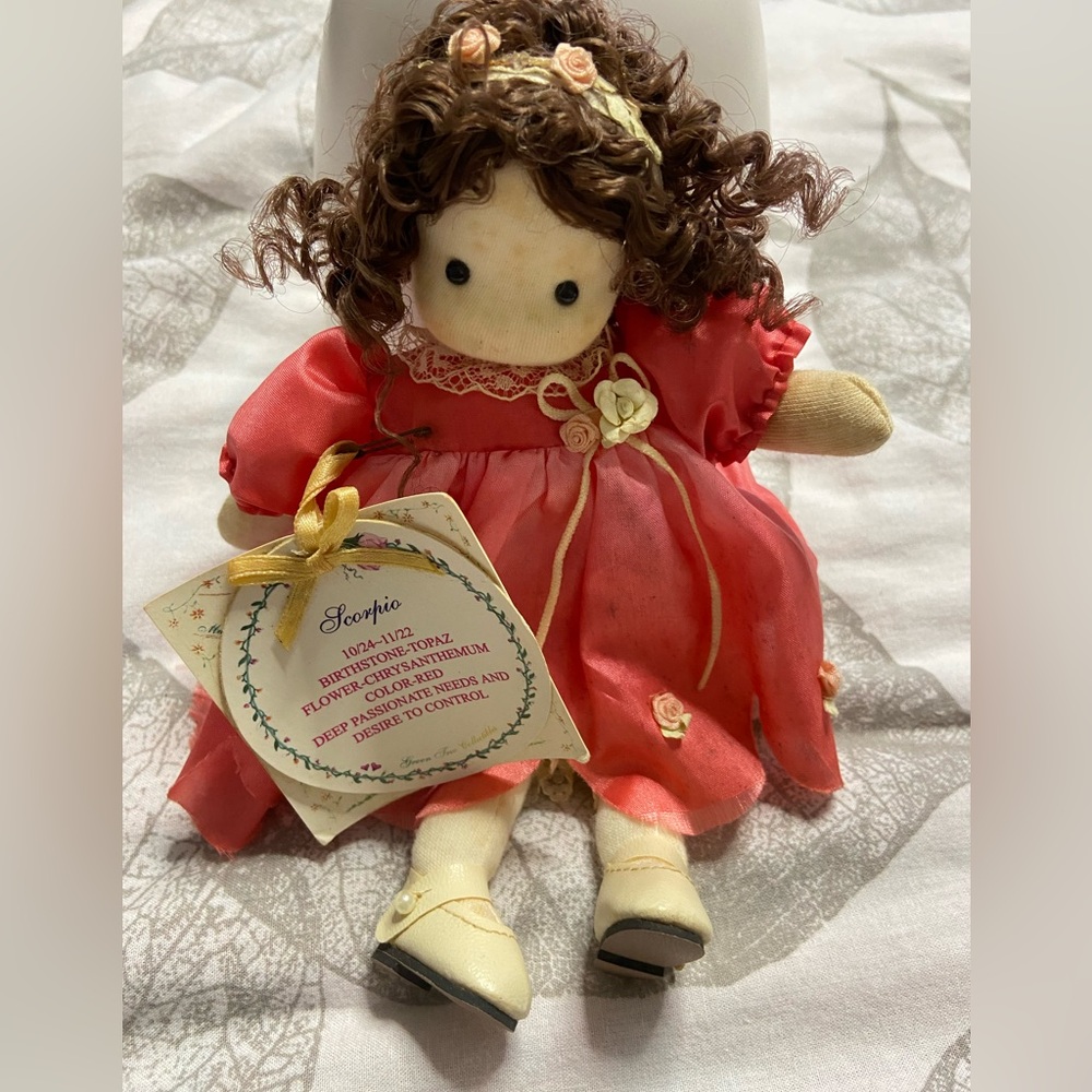GREEN TREE Musical SCORPIO Wind-Up Collectible Mini Doll